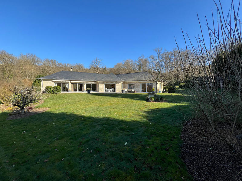 Maison - 221 m² - 5 pièces