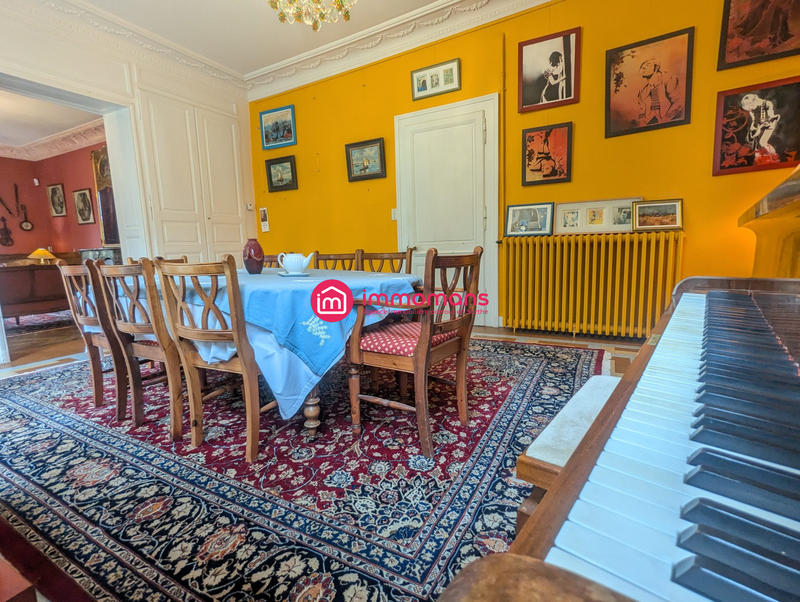 Maison - 203 m² - 9 pièces