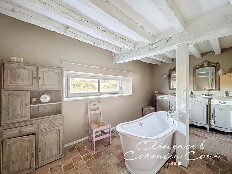 Maison - 260 m² - 11 pièces