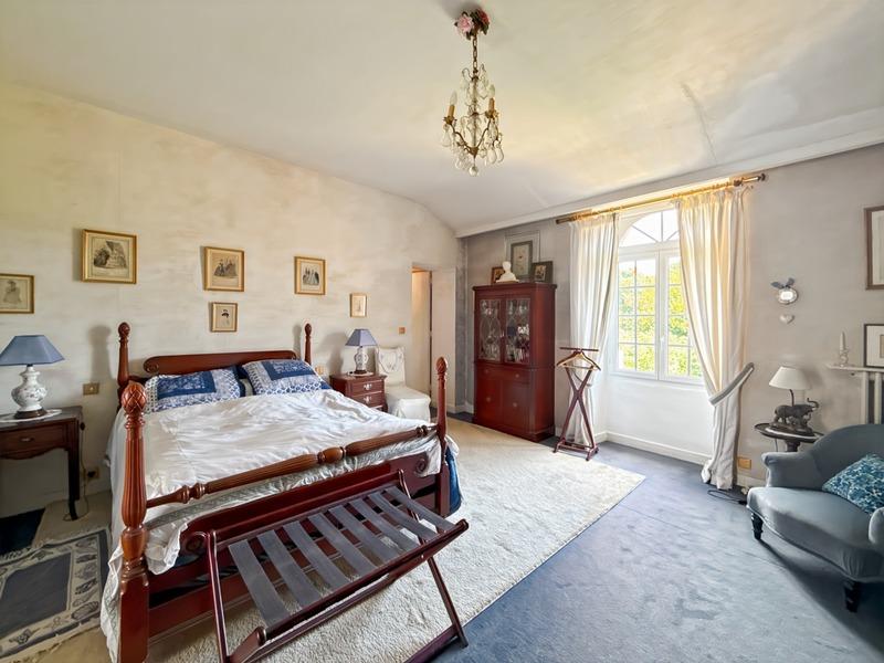 Maison - 312 m² - 7 pièces