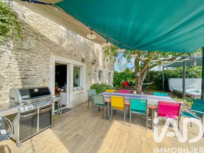 Maison - 280 m² - 8 pièces