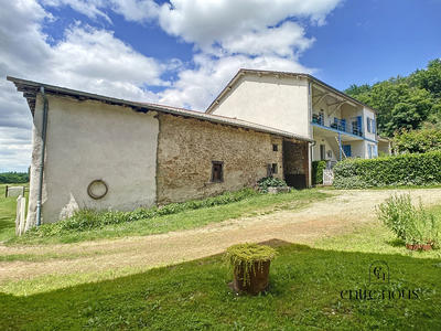 Maison - 254 m² - 9 pièces