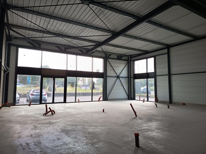 Local d'activités - 299 m²