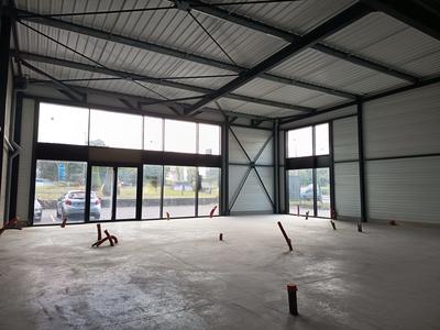 Local d'activités - 299 m²