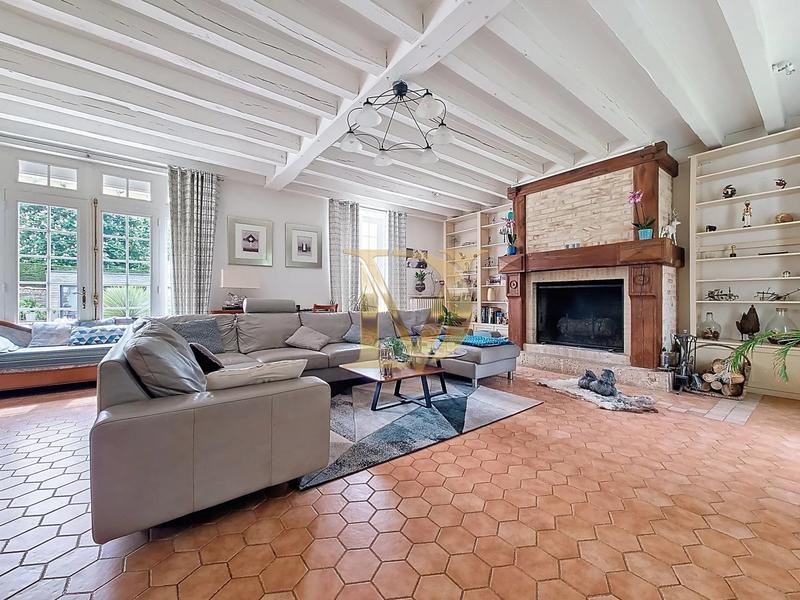 Maison - 250 m² - 10 pièces