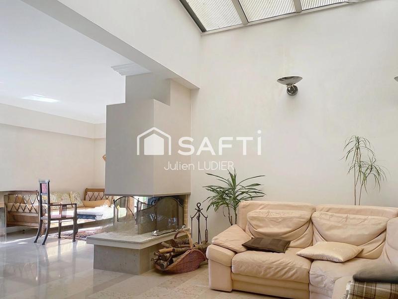 Maison - 212 m² - 6 pièces