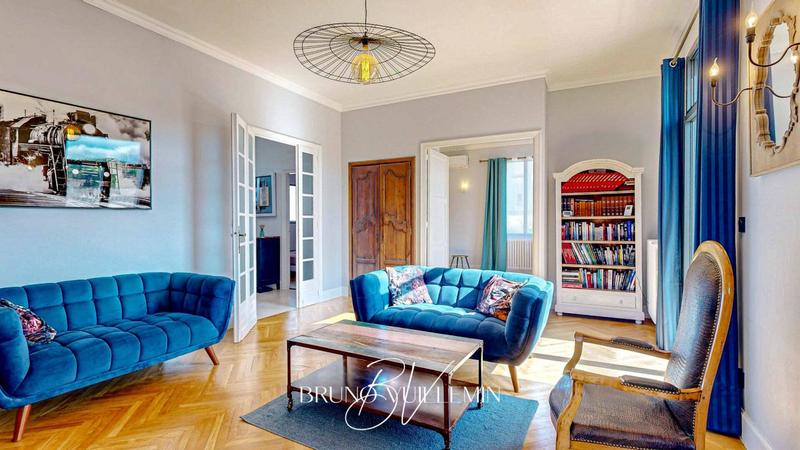 Maison - 413 m² - 12 pièces