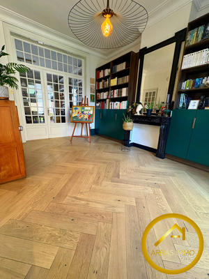 Maison - 260 m² - 8 pièces