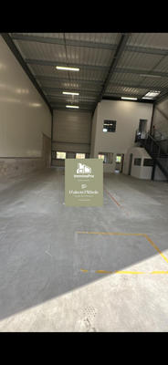 Local d'activités - 242 m²