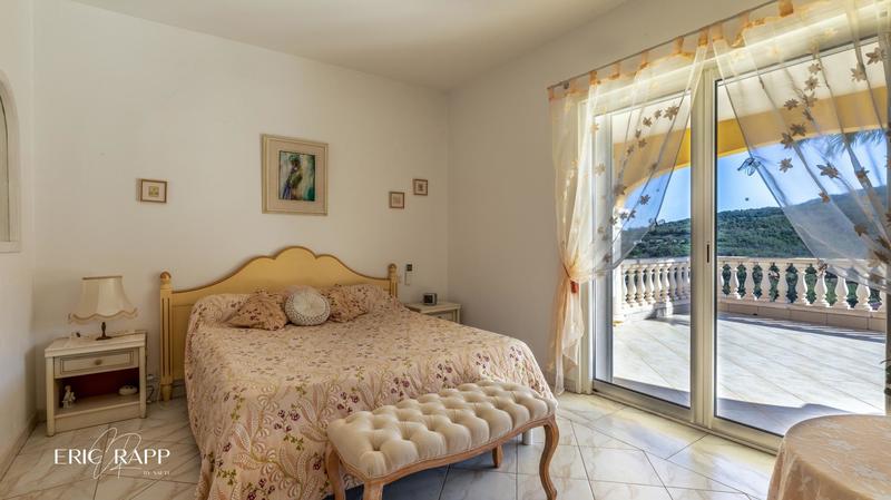 Villa - 225 m² - 6 pièces