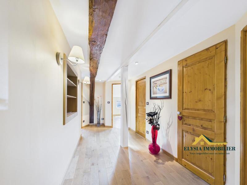 Maison - 229 m² - 8 pièces