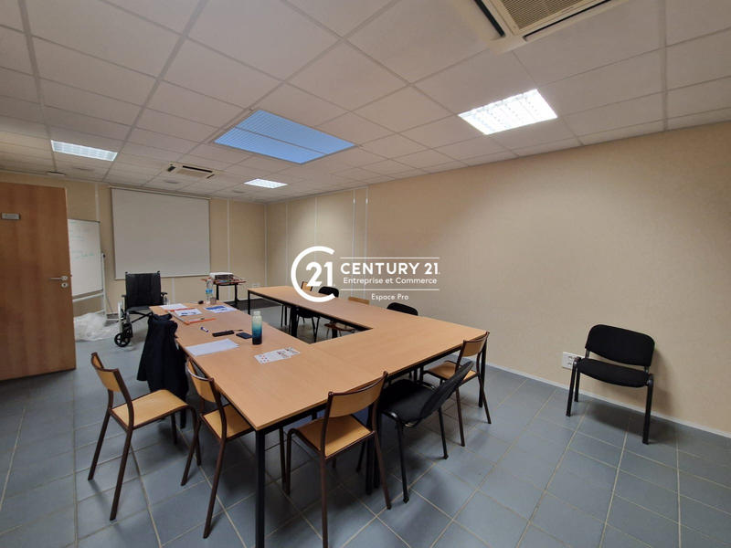 Entrepôt - 1 440 m²