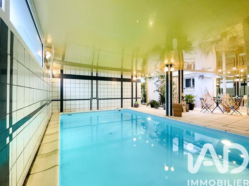 Maison - 228 m² - 8 pièces