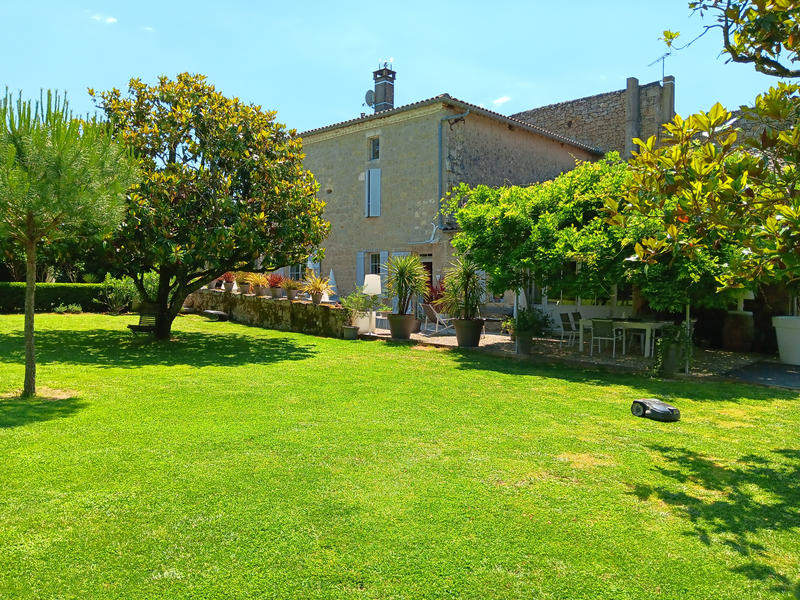 Maison - 300 m² - 6 pièces