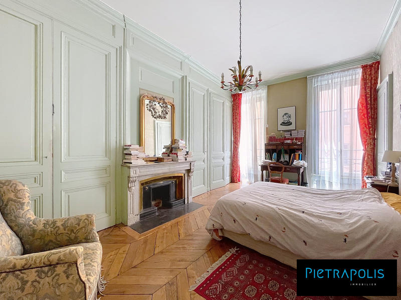 Appartement - 186 m² - 6 pièces