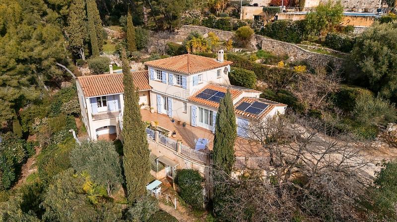 Maison - 218 m² - 8 pièces