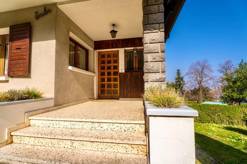 Maison - 241 m² - 9 pièces