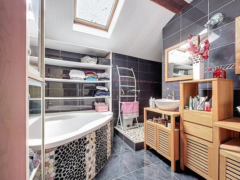 Maison - 270 m² - 12 pièces