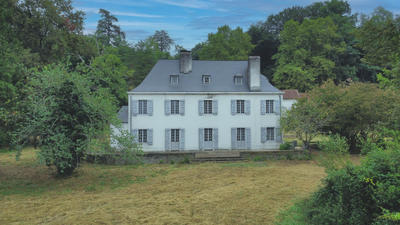 Propriété - 387 m² - 11 pièces