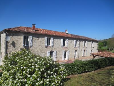 Maison - 345 m² - 12 pièces