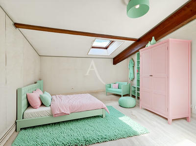 Maison - 330 m² - 12 pièces