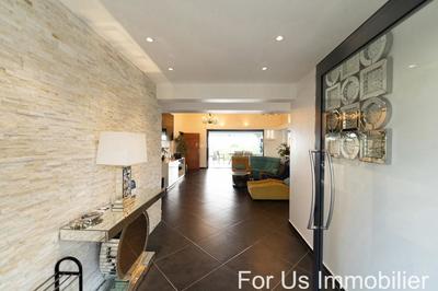 Villa - 271 m² - 8 pièces