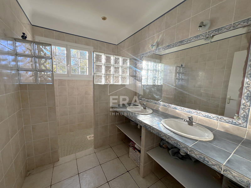 Maison - 198 m² - 8 pièces