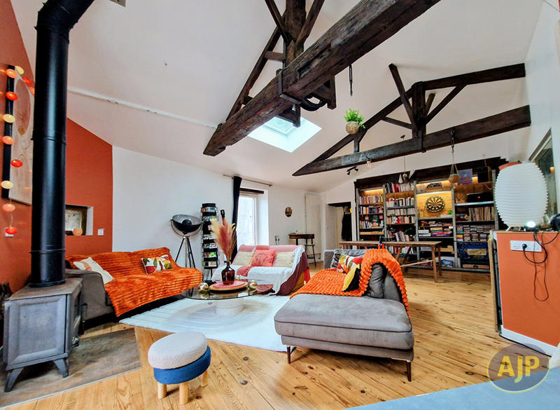 Maison - 235 m² - 9 pièces