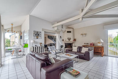 Maison - 210 m² - 6 pièces