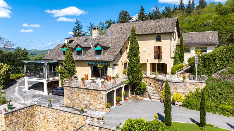 Maison - 600 m² - 12 pièces