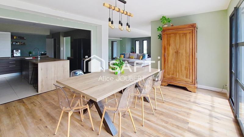 Maison - 210 m² - 8 pièces