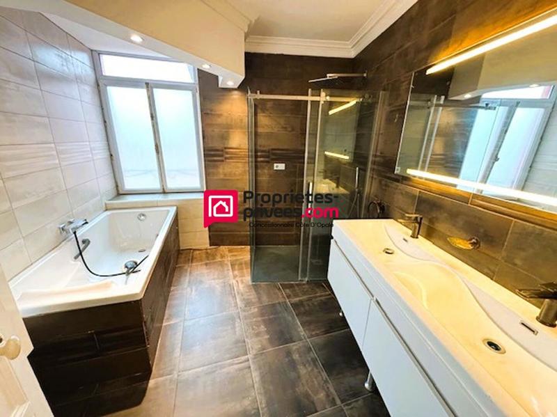 Maison - 226 m² - 8 pièces