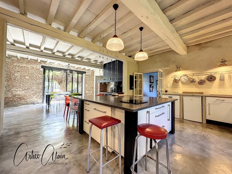 Maison traditionnelle - 500 m² - 12 pièces