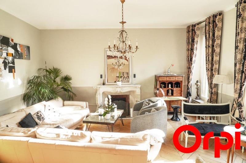 Maison - 340 m² - 7 pièces