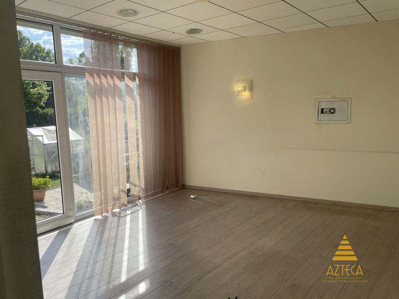 Local commercial - 140 m² - 6 pièces