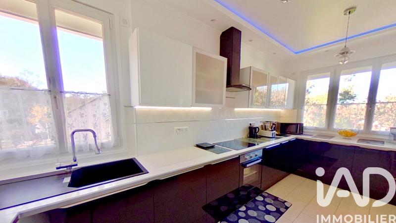 Maison - 280 m² - 10 pièces