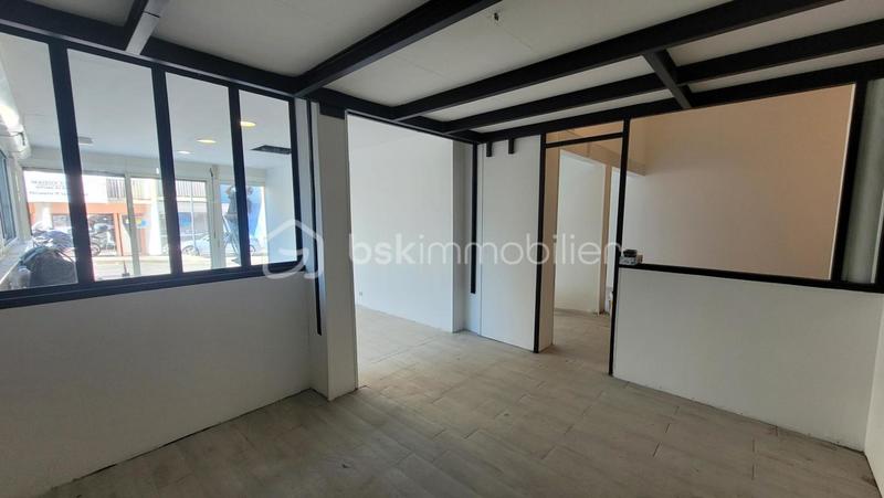 Local commercial - 140 m² - 6 pièces