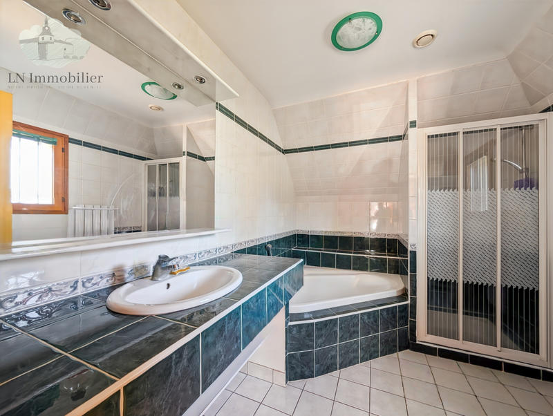 Maison - 143 m² - 7 pièces