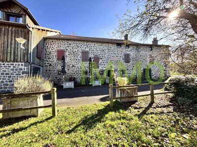 Maison - 920 m² - 5 pièces