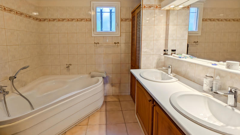 Maison - 121 m² - 5 pièces