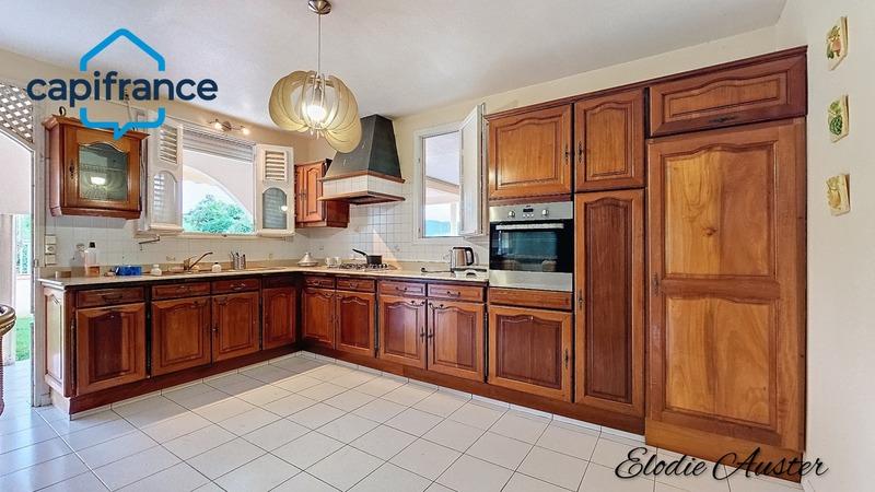 Villa - 267 m² - 10 pièces