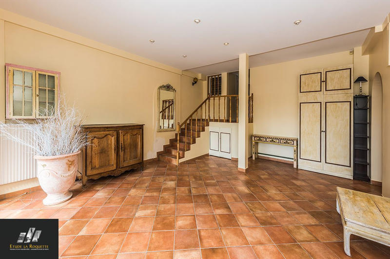 Maison - 280 m² - 6 pièces