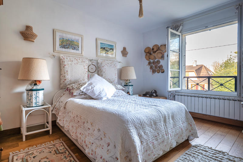 Maison - 250 m² - 8 pièces