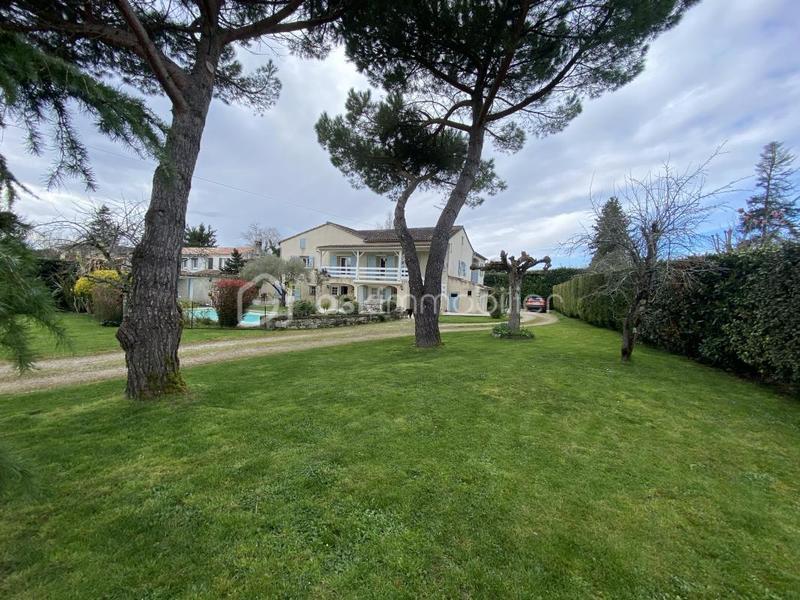 Maison en pierre - 225 m² - 8 pièces