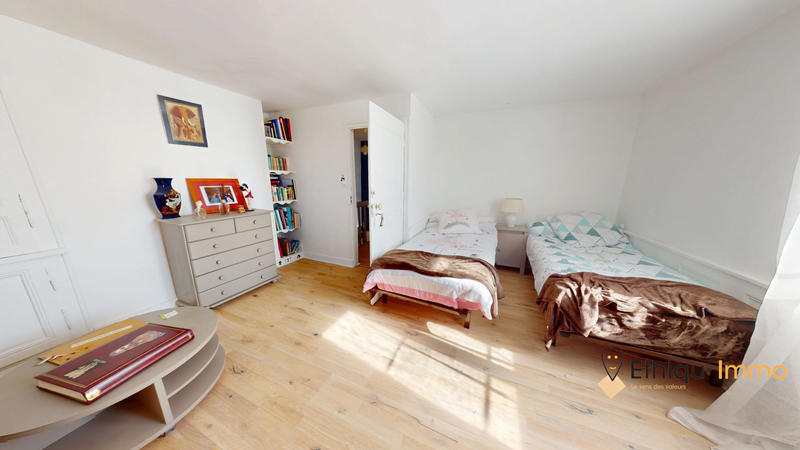 Maison - 228 m² - 8 pièces