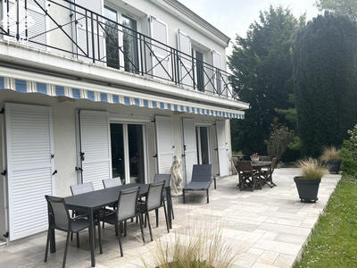 Maison - 246 m² - 7 pièces