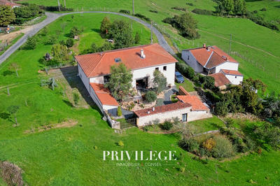 Propriété - 304 m² - 6 pièces