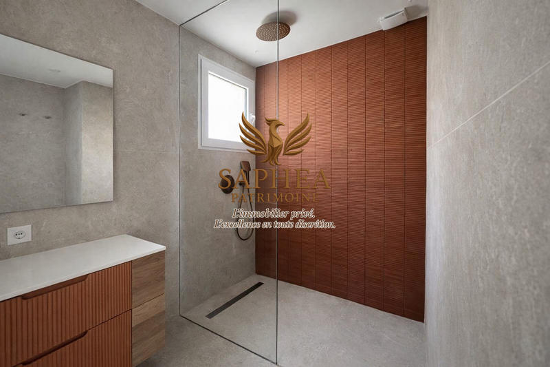 Maison - 218 m² - 9 pièces