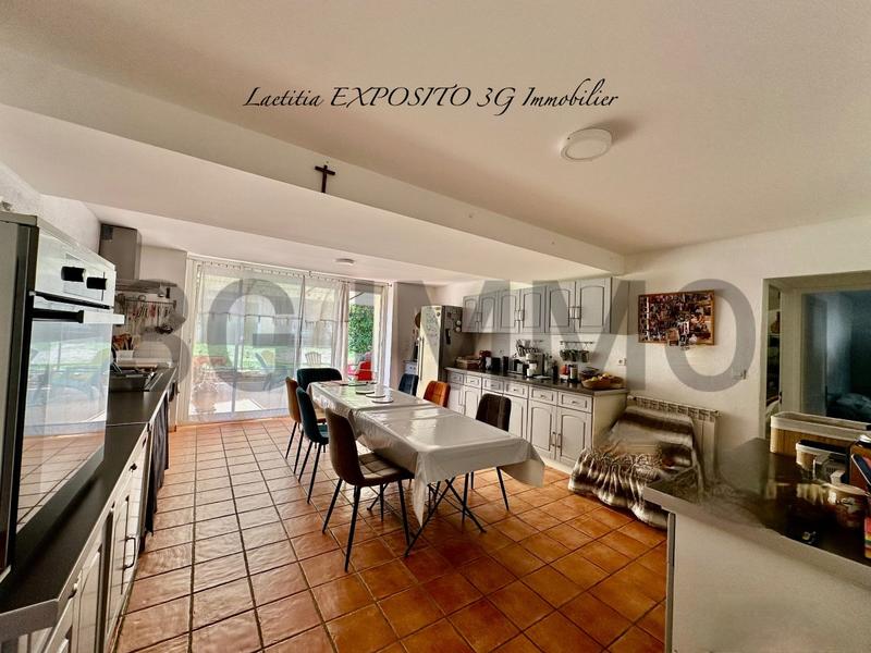 Maison - 220 m² - 9 pièces