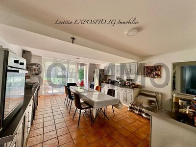 Maison - 220 m² - 9 pièces